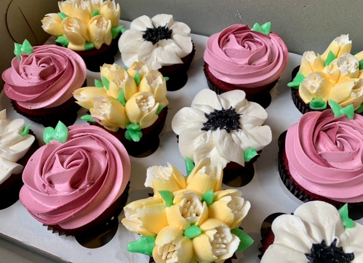 large flower cupcakes